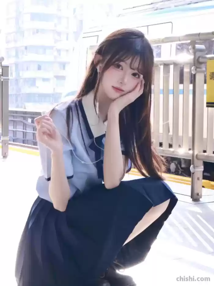 地铁站台惊现灵动少女，这8个拍照姿势绝了！
