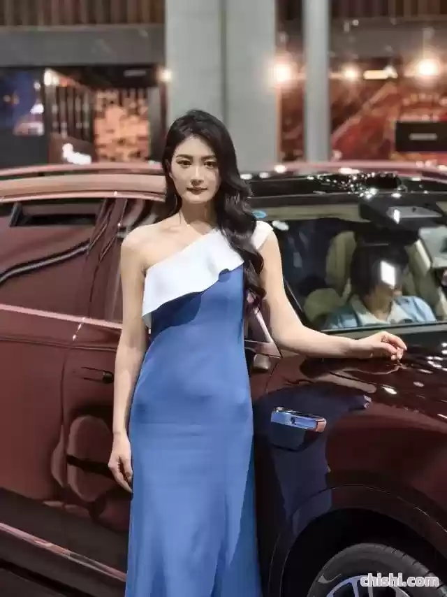 实拍上海车展模特，哪个最漂亮？ 第2张