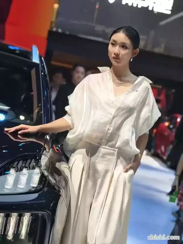 实拍上海车展模特，哪个最漂亮？ 第8张