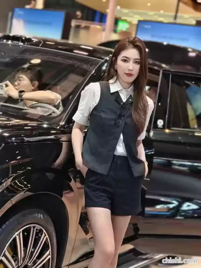 实拍上海车展模特，哪个最漂亮？ 第16张
