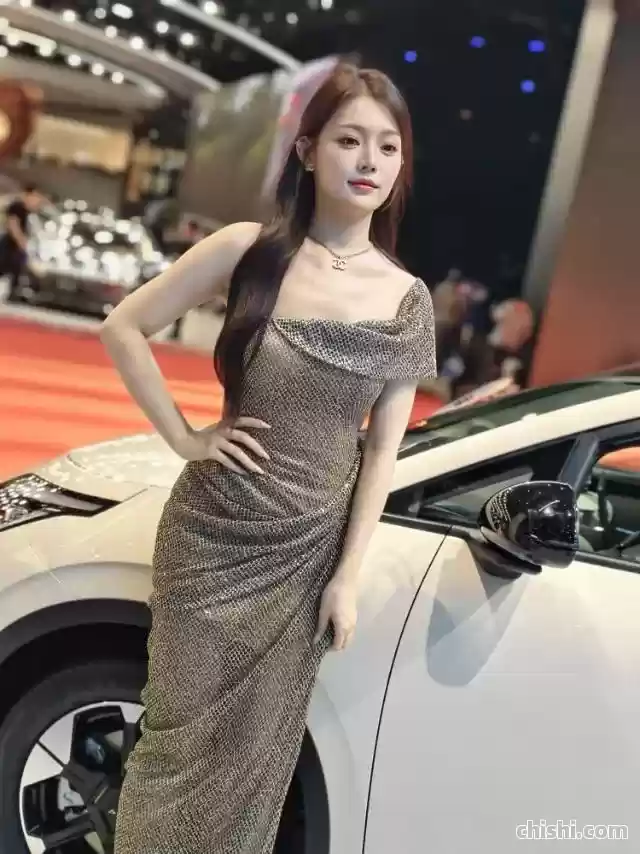 实拍上海车展模特，哪个最漂亮？ 第32张