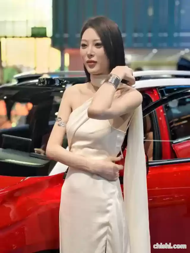 实拍上海车展模特，哪个最漂亮？ 第34张