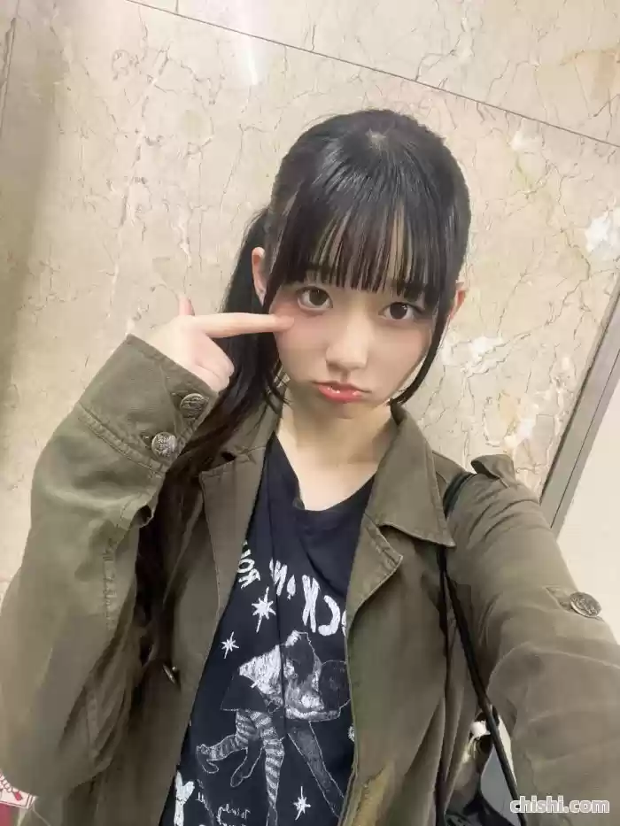 她是团里18岁“红色担当”，清甜又带点Q甜 第4张