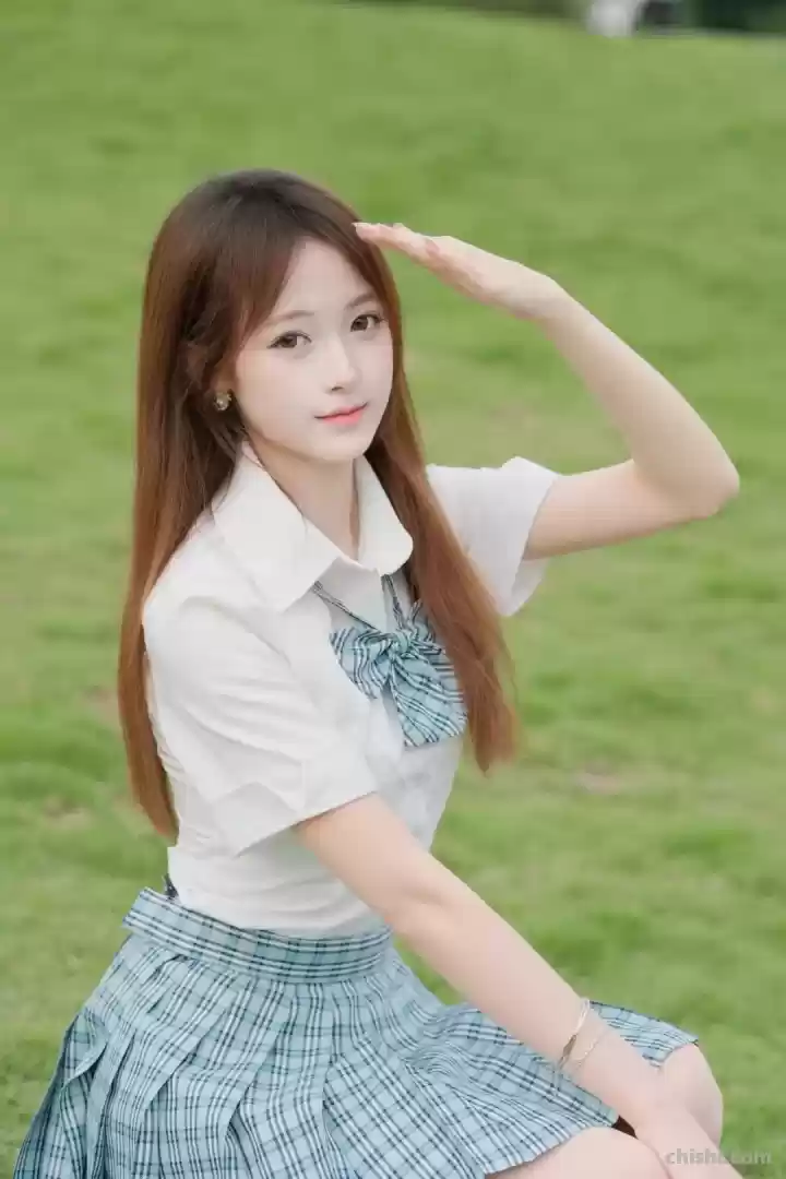 美女 | 草坪jk  第3张