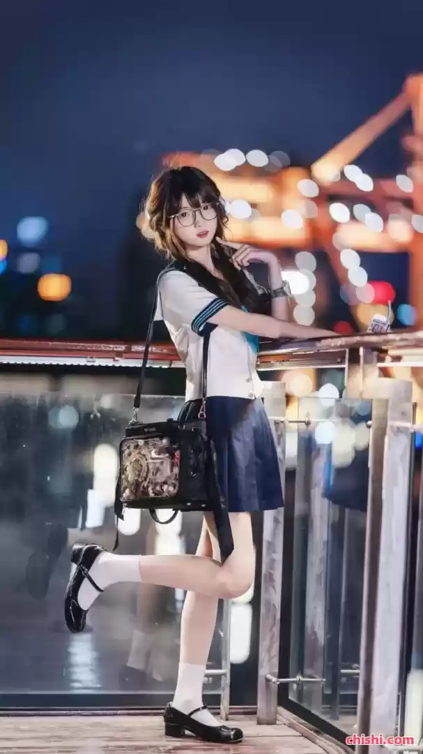 颜值COS，晚上的JK学姐，这也太美了
