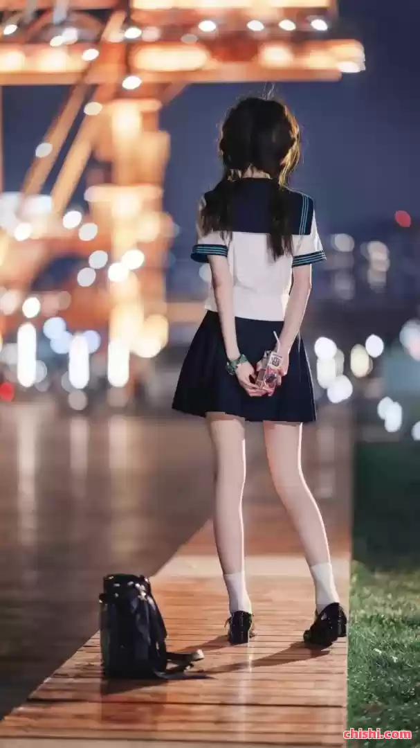 颜值COS，晚上的JK学姐，这也太美了 第2张