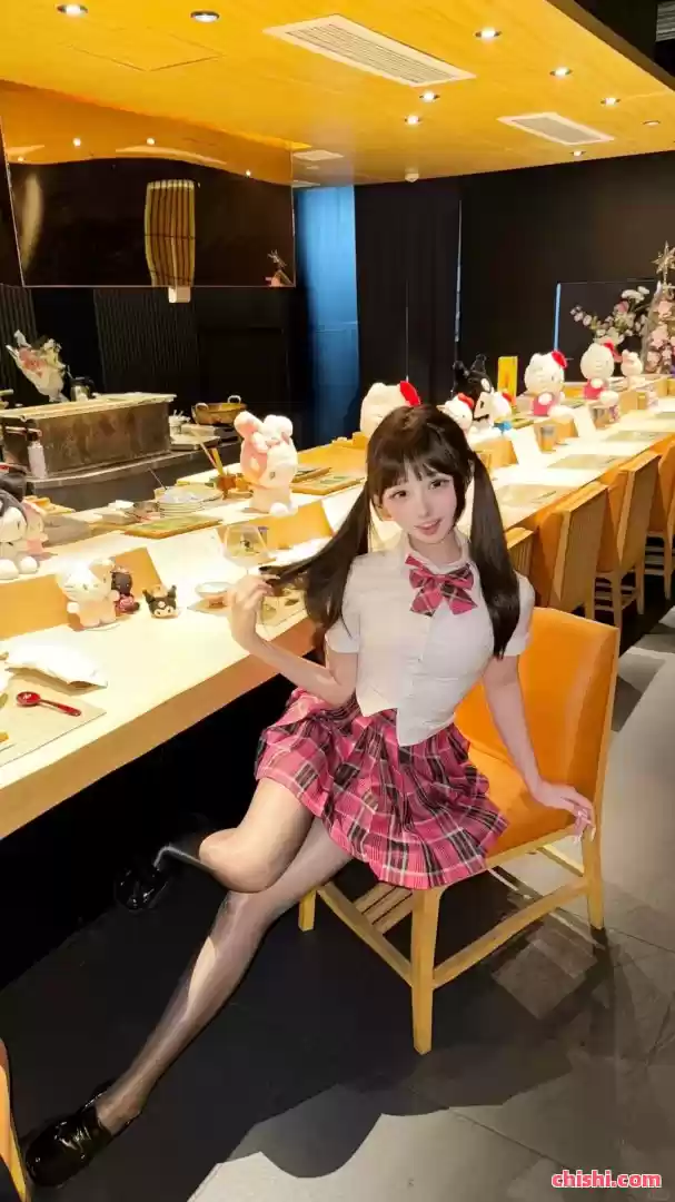 颜值COS，JK学妹喜欢KT猫啊，既然她喜欢那我也要喜欢！ 第2张