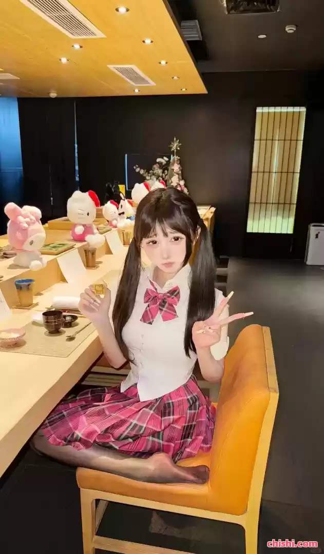 颜值COS，JK学妹喜欢KT猫啊，既然她喜欢那我也要喜欢！ 第3张