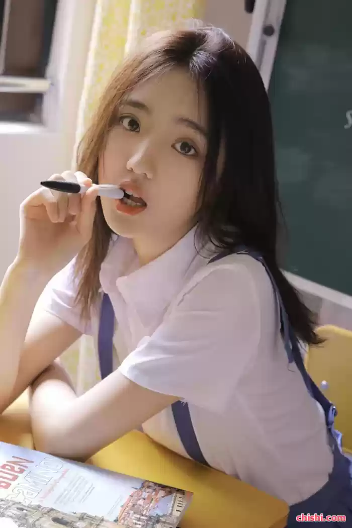 穿校服的青涩学妹，又纯又欲，哪个男生不心动？ 第1张