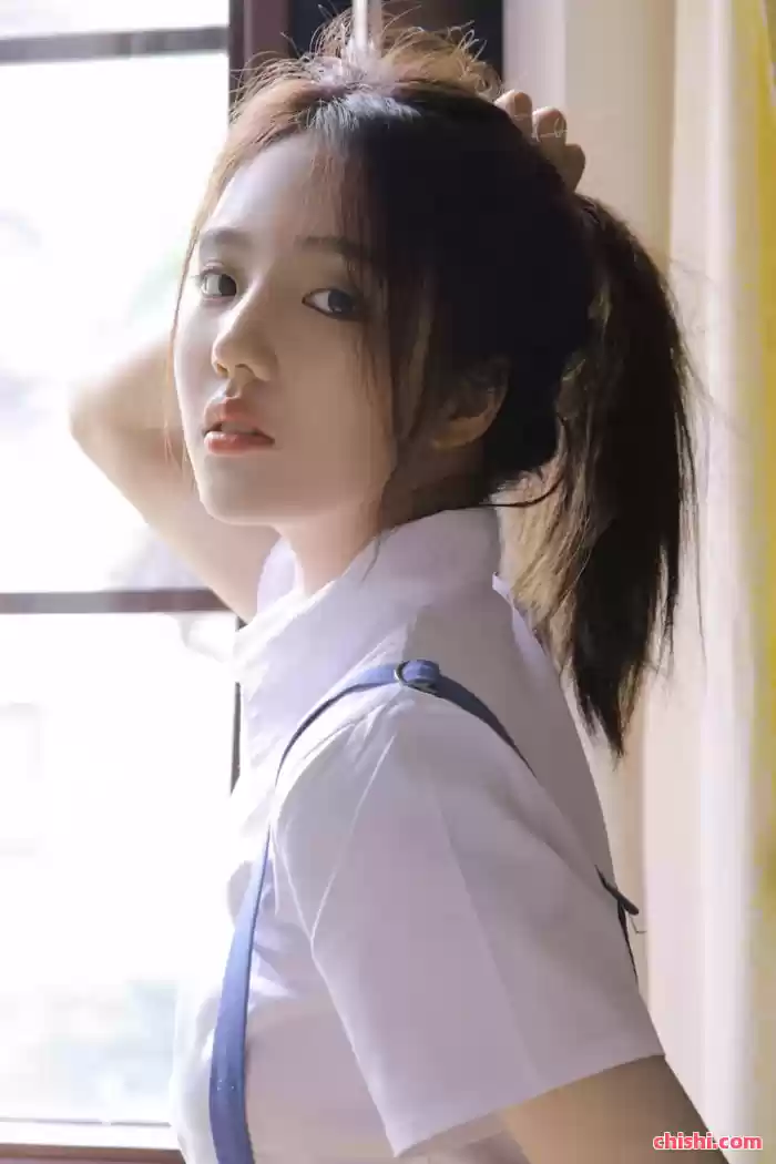 穿校服的青涩学妹，又纯又欲，哪个男生不心动？ 第2张