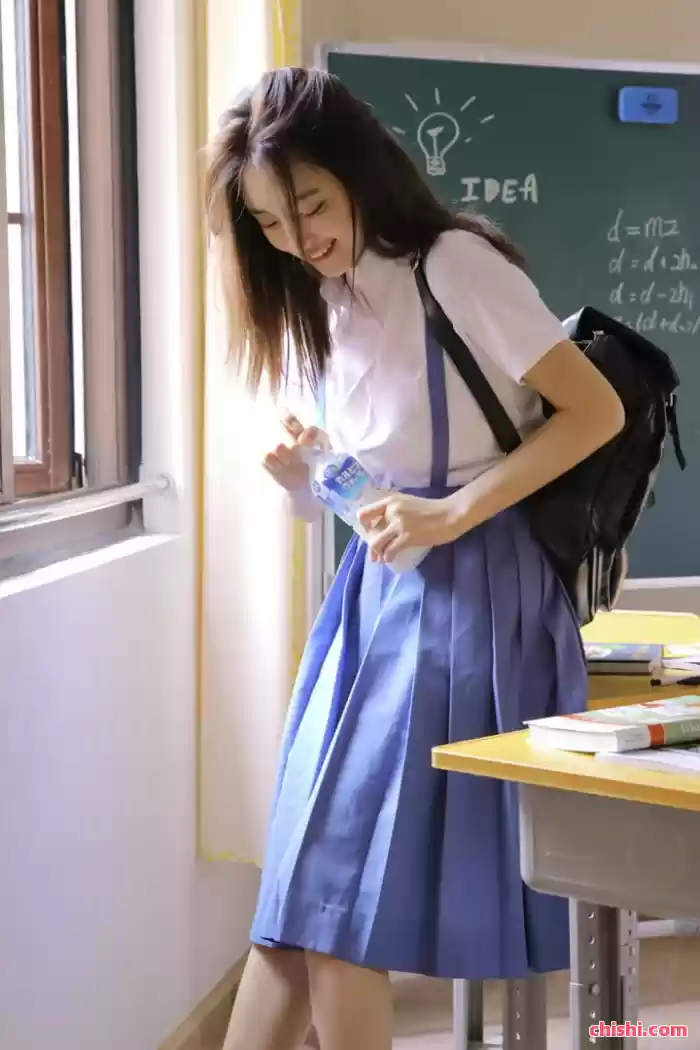 穿校服的青涩学妹，又纯又欲，哪个男生不心动？ 第6张